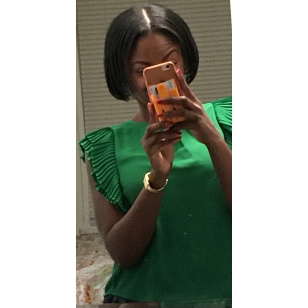 Pleated sleeve blouse